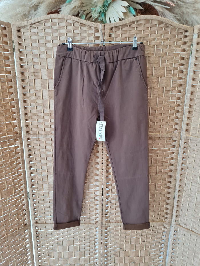Super stretch trousers in brown