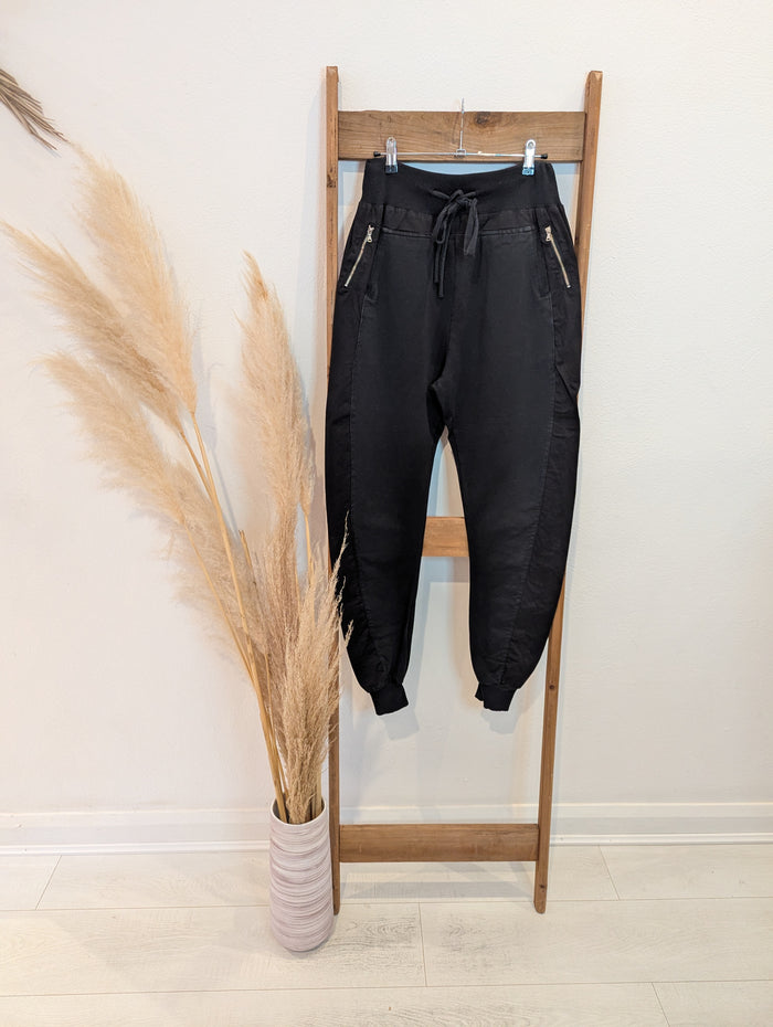 Suzy D black barrel joggers S