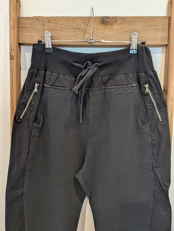 Suzy D black barrel joggers S