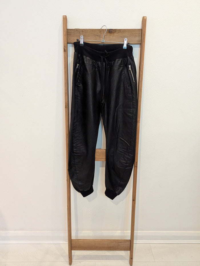 Suzy D black faux leather joggers L
