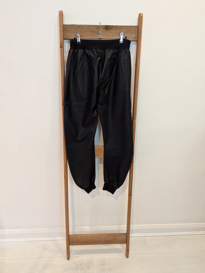 Suzy D black faux leather joggers L