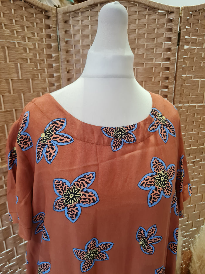 The King of Stars Brown flower Tunic L
