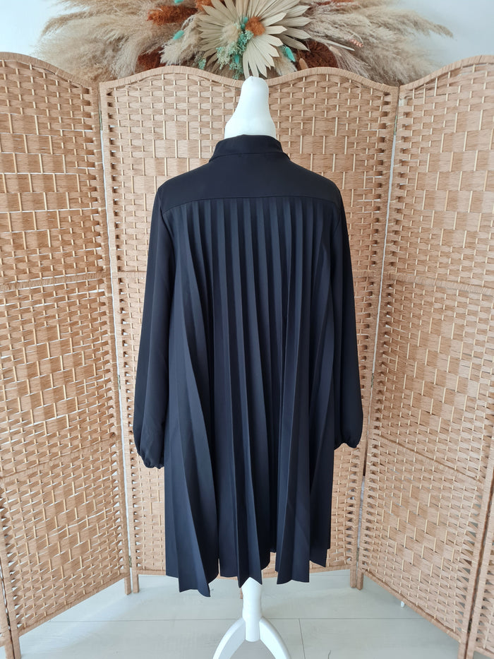 Tie neck pleated dress in black one size