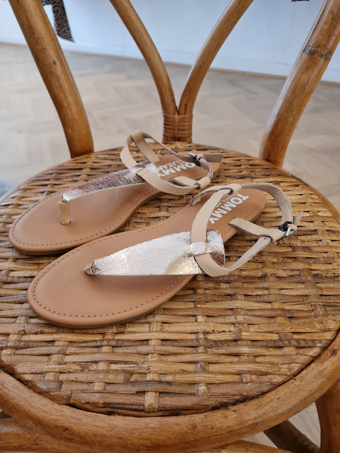 Tommy Hilfiger rose gold sandals 5