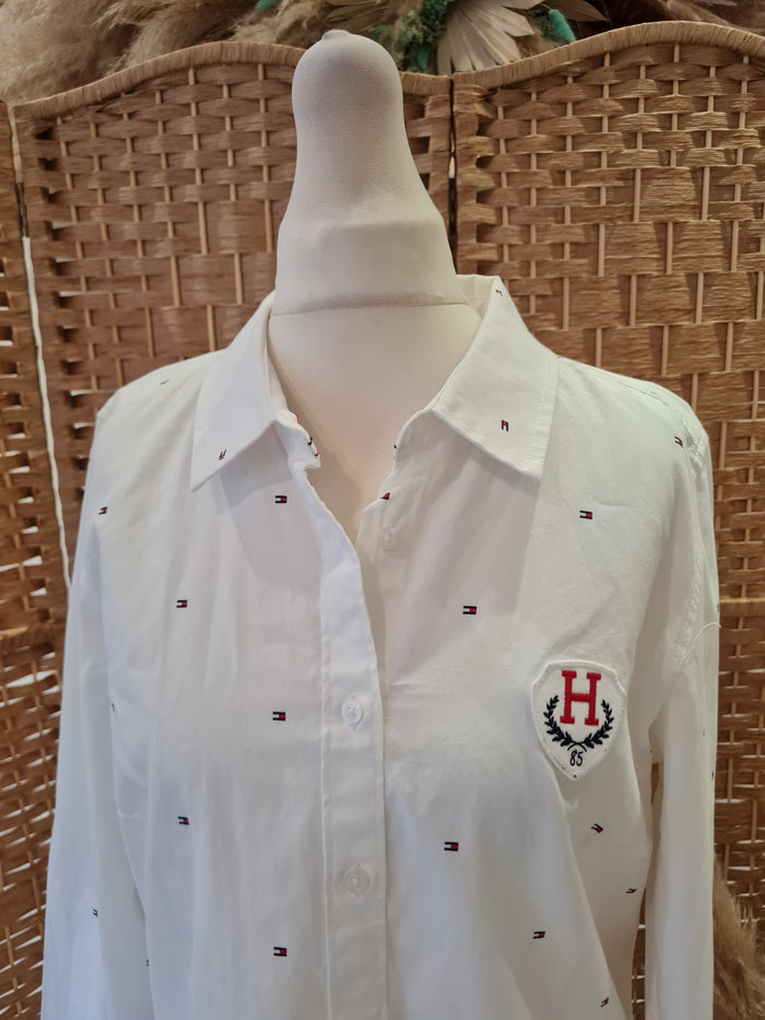 Tommy Hilfiger white logo shirt M