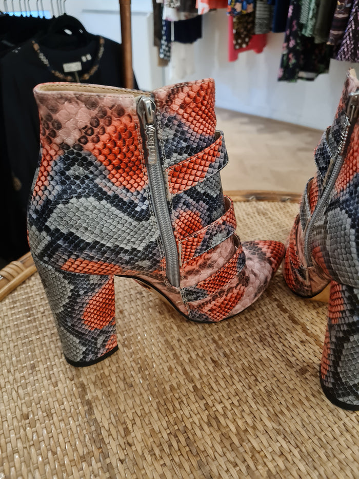 Una Healy Multi Croc Boots Size 5