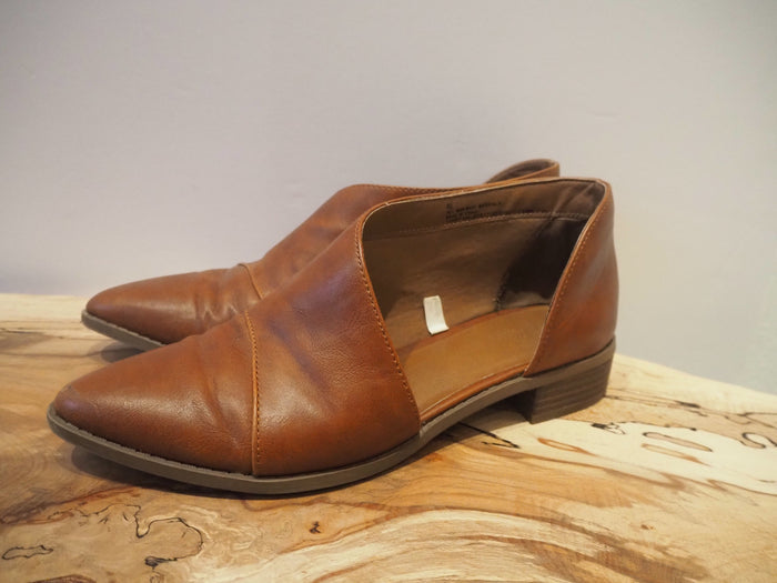 Universal Thread Brown Leather Shoe/Boot Size 6.5