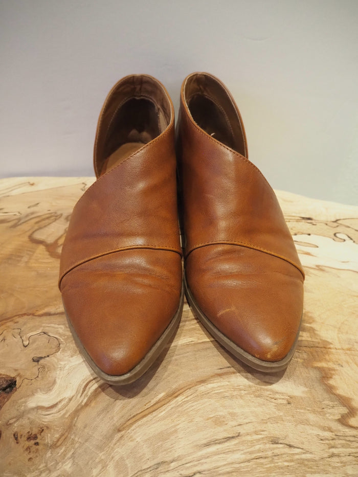 Universal Thread Brown Leather Shoe/Boot Size 6.5