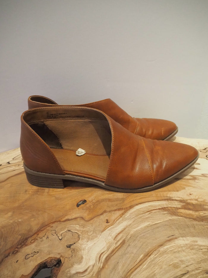 Universal Thread Brown Leather Shoe/Boot Size 6.5