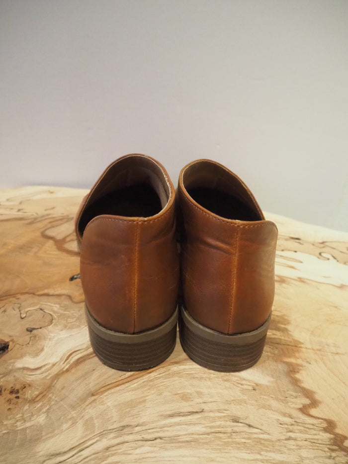 Universal Thread Brown Leather Shoe/Boot Size 6.5