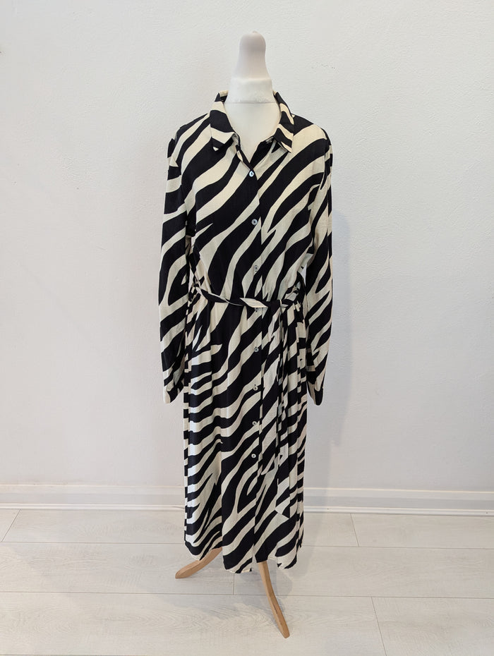 Vera & Lucy Black Zebra Dress S
