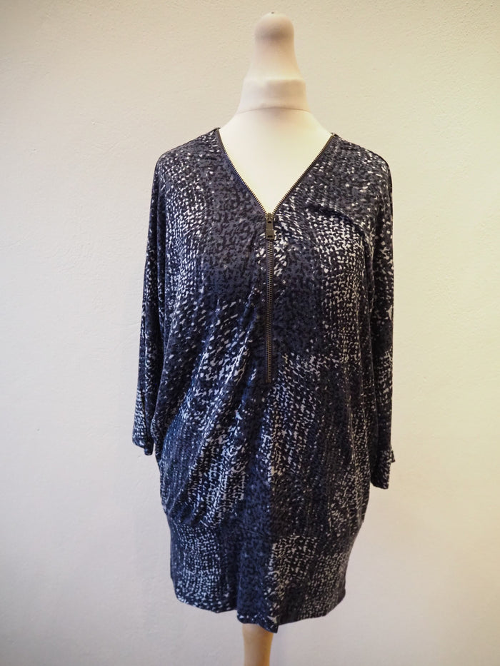 Via Appia Grey Multi Zip Top 8/10