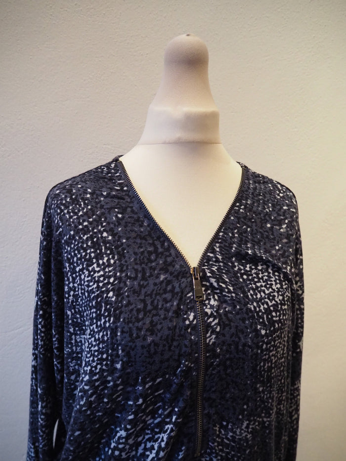 Via Appia Grey Multi Zip Top 8/10