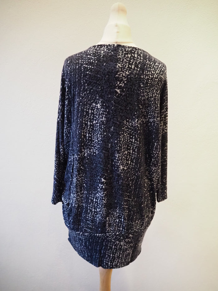 Via Appia Grey Multi Zip Top 8/10