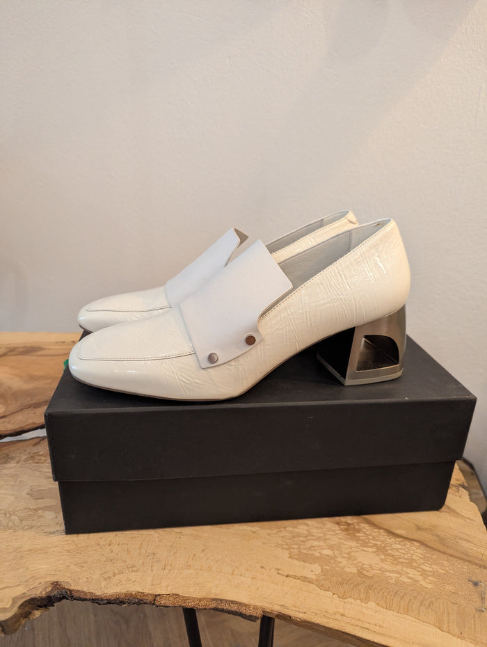 Vic Matie White patent Loafers 6.5