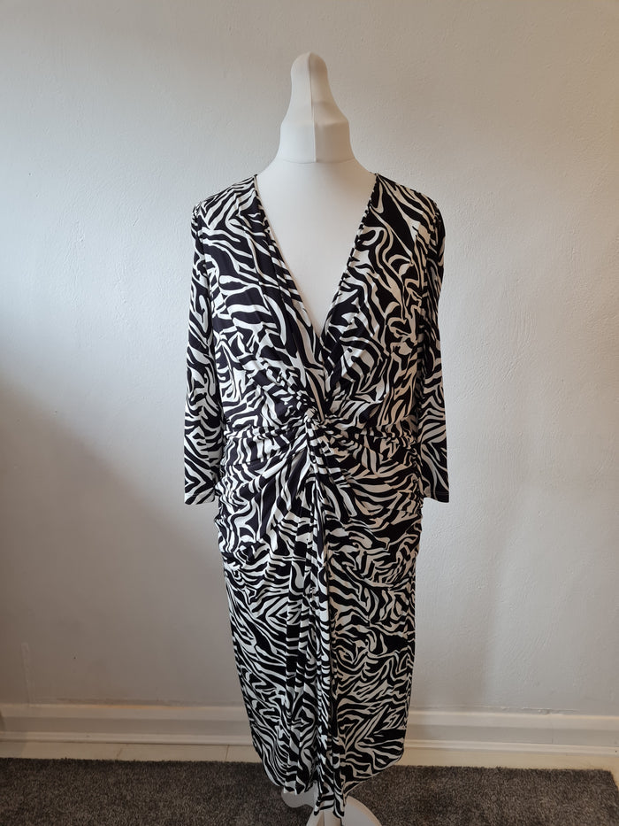 Violeta by Mango Black/White Print Maxi Size XL (new)