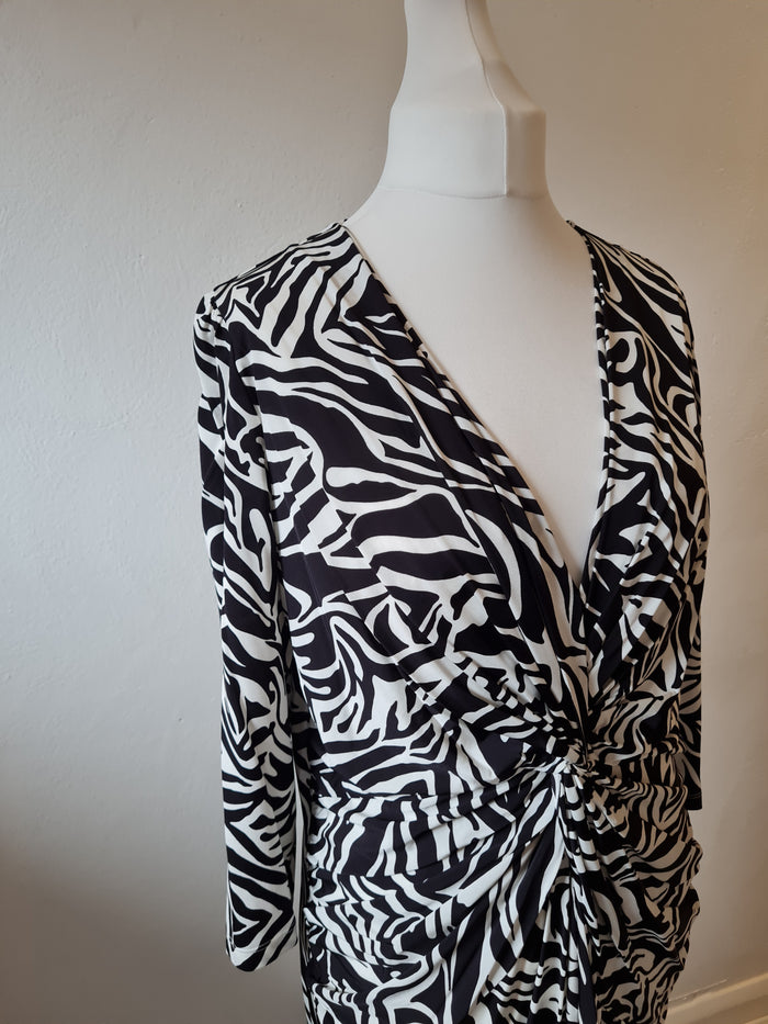 Violeta by Mango Black/White Print Maxi Size XL (new)