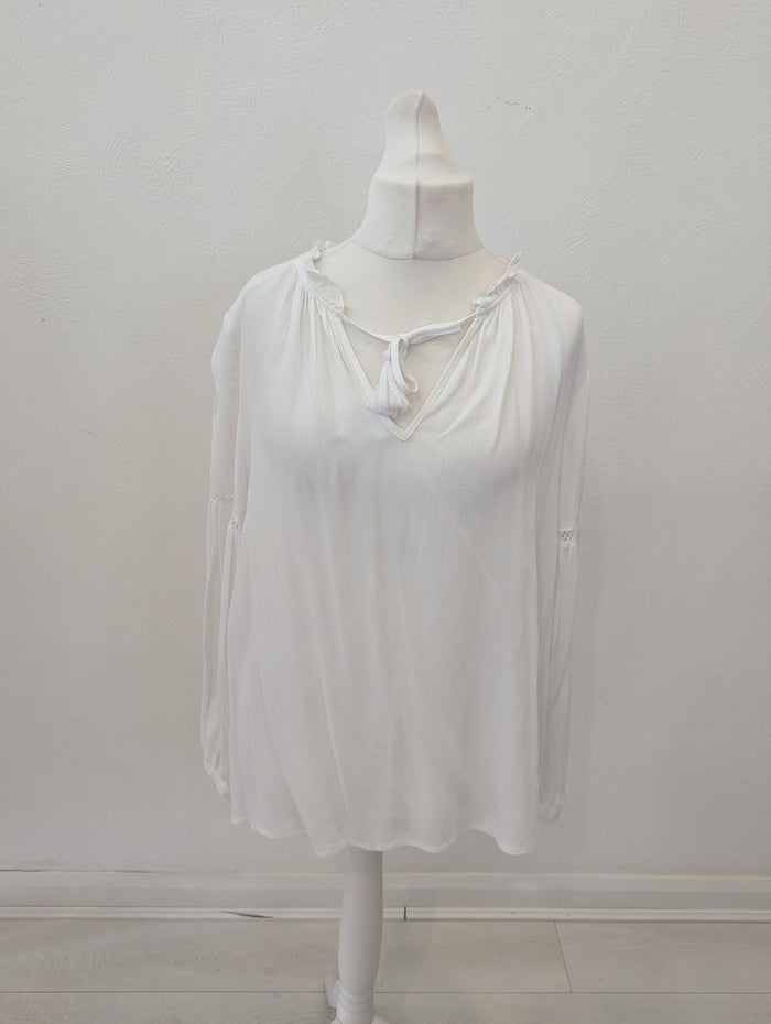 White Gypsy Top 16