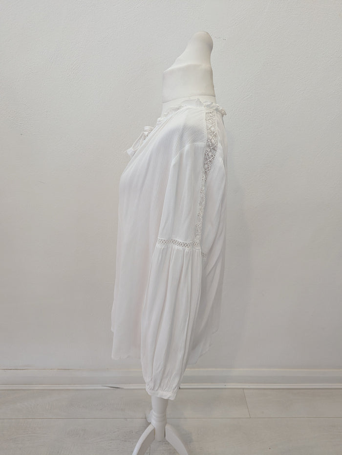 White Gypsy Top 16