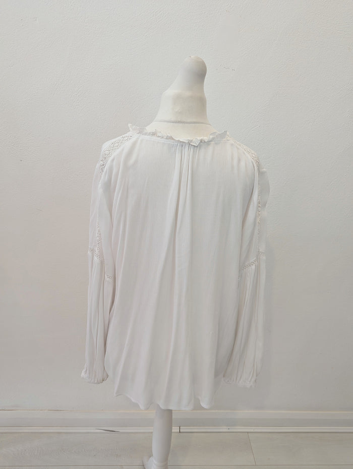 White Gypsy Top 16