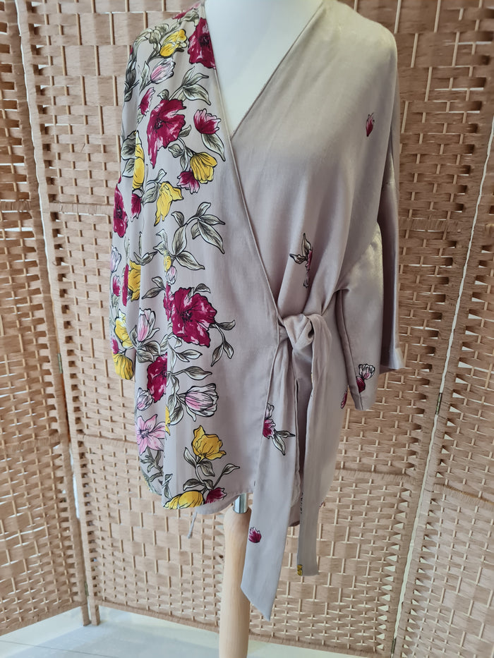Zara Beige Floral Wrap top 8
