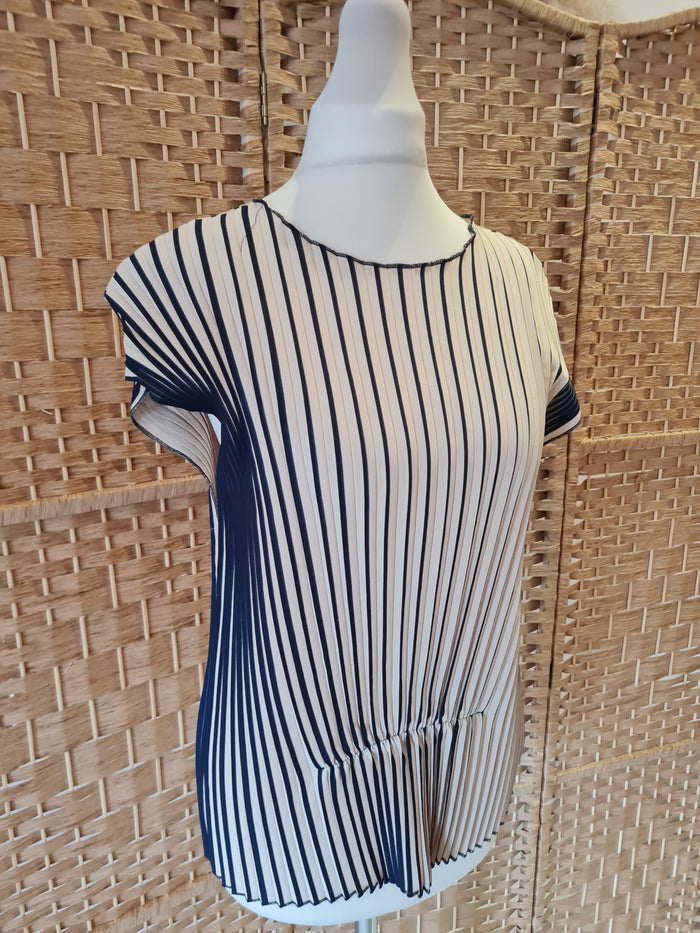 Zara Cream/Navy pleated top S RRP £29.99